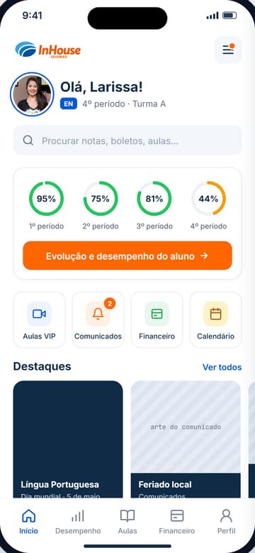 Início do app: saudação à aluna Larissa, busca, aproveitamento por período em anéis de progresso, atalhos para Aulas VIP, Comunicados, Financeiro e Calendário, e destaques
