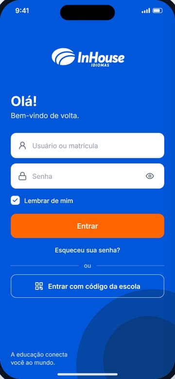 Tela de login do app InHouse Idiomas: fundo azul com a marca, campos de usuário e senha, botão Entrar laranja e opção de entrar com o código da escola