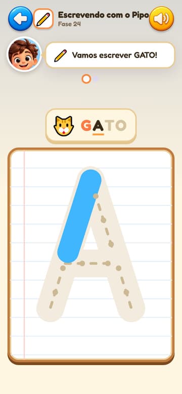 Escrevendo com o Pipo: a palavra GATO no topo e a letra A sendo traçada numa folha de caderno